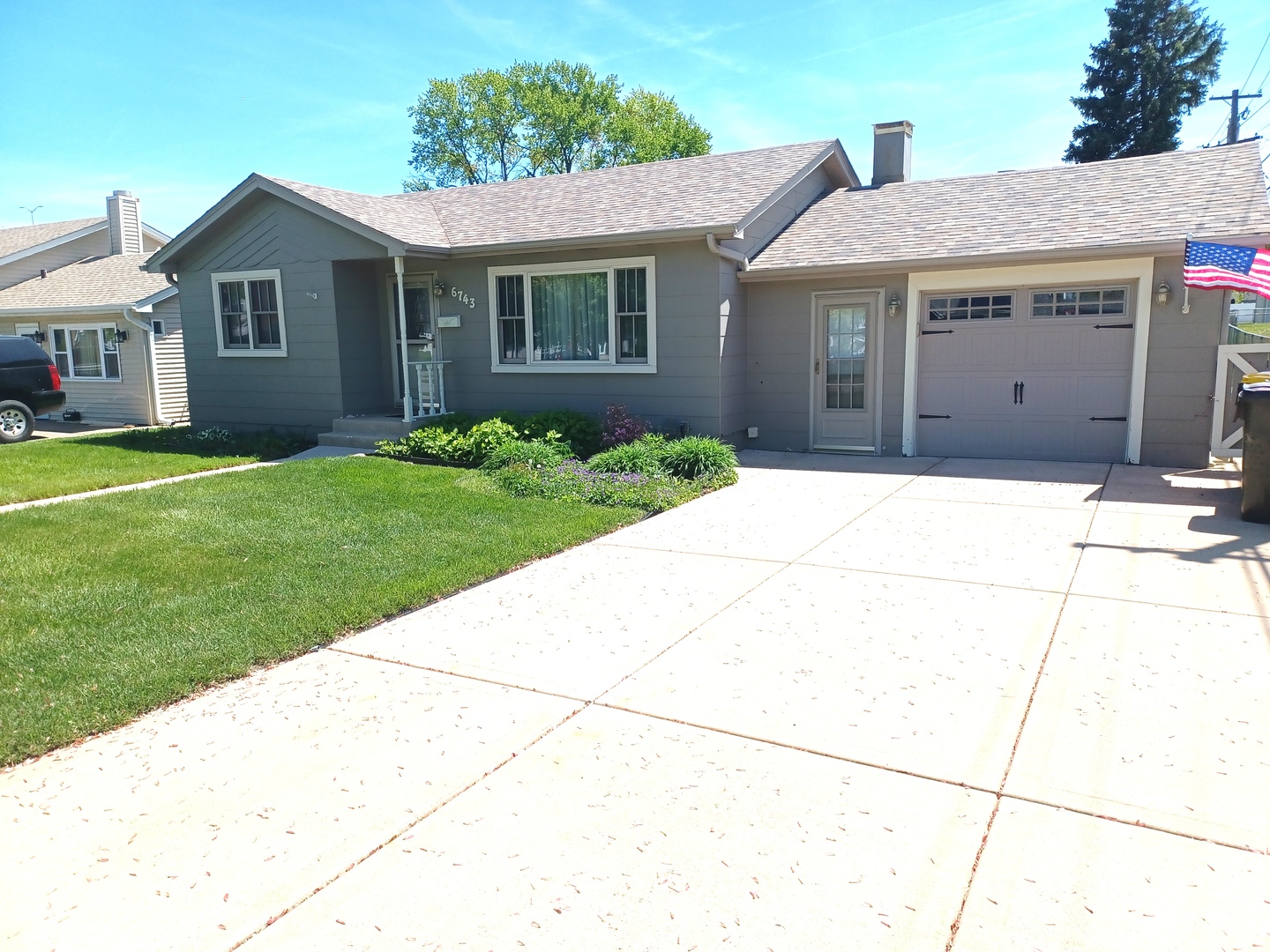 6743 W 105th Street Property Photo