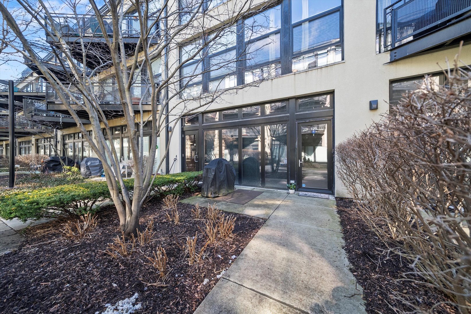 1070 W 15th Street 109 Property Photo 3