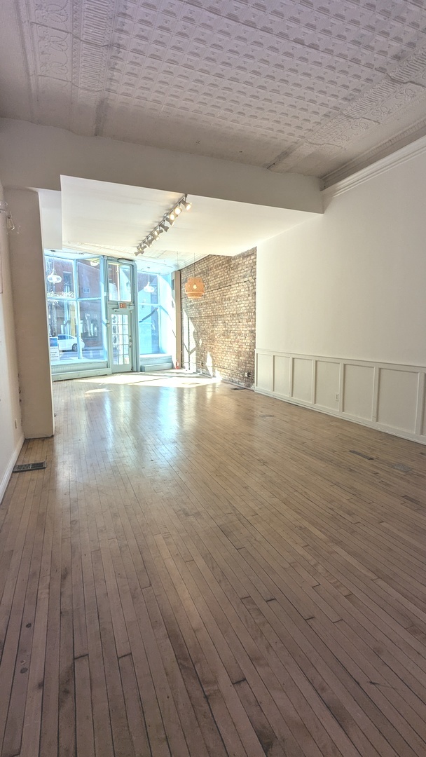 2937 N Clark Street 101 Property Photo 8