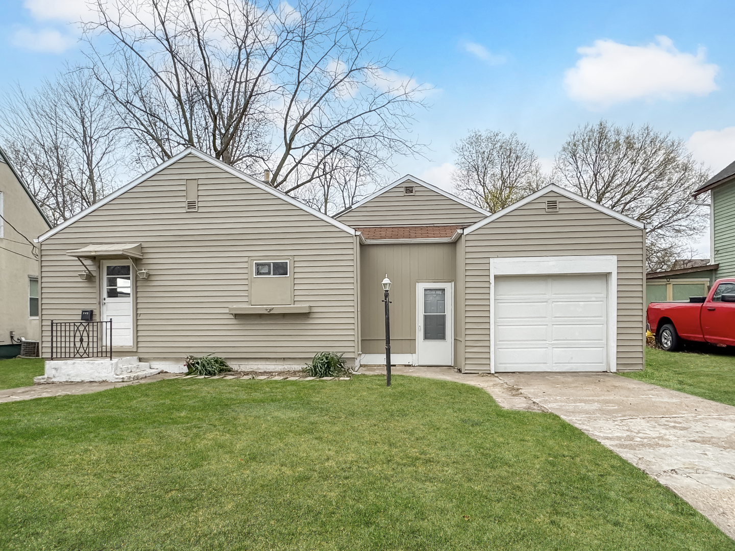 305 S Chestnut Street Property Photo 1