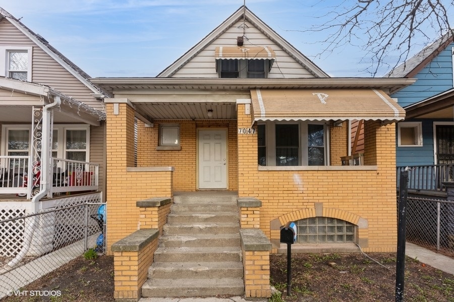 7047 S Winchester Avenue Property Photo 1