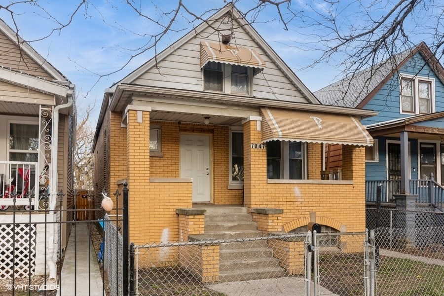 7047 S Winchester Avenue Property Photo 2