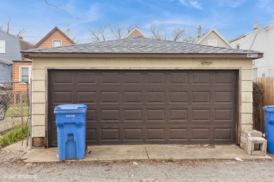 7047 S Winchester Avenue Property Photo 5