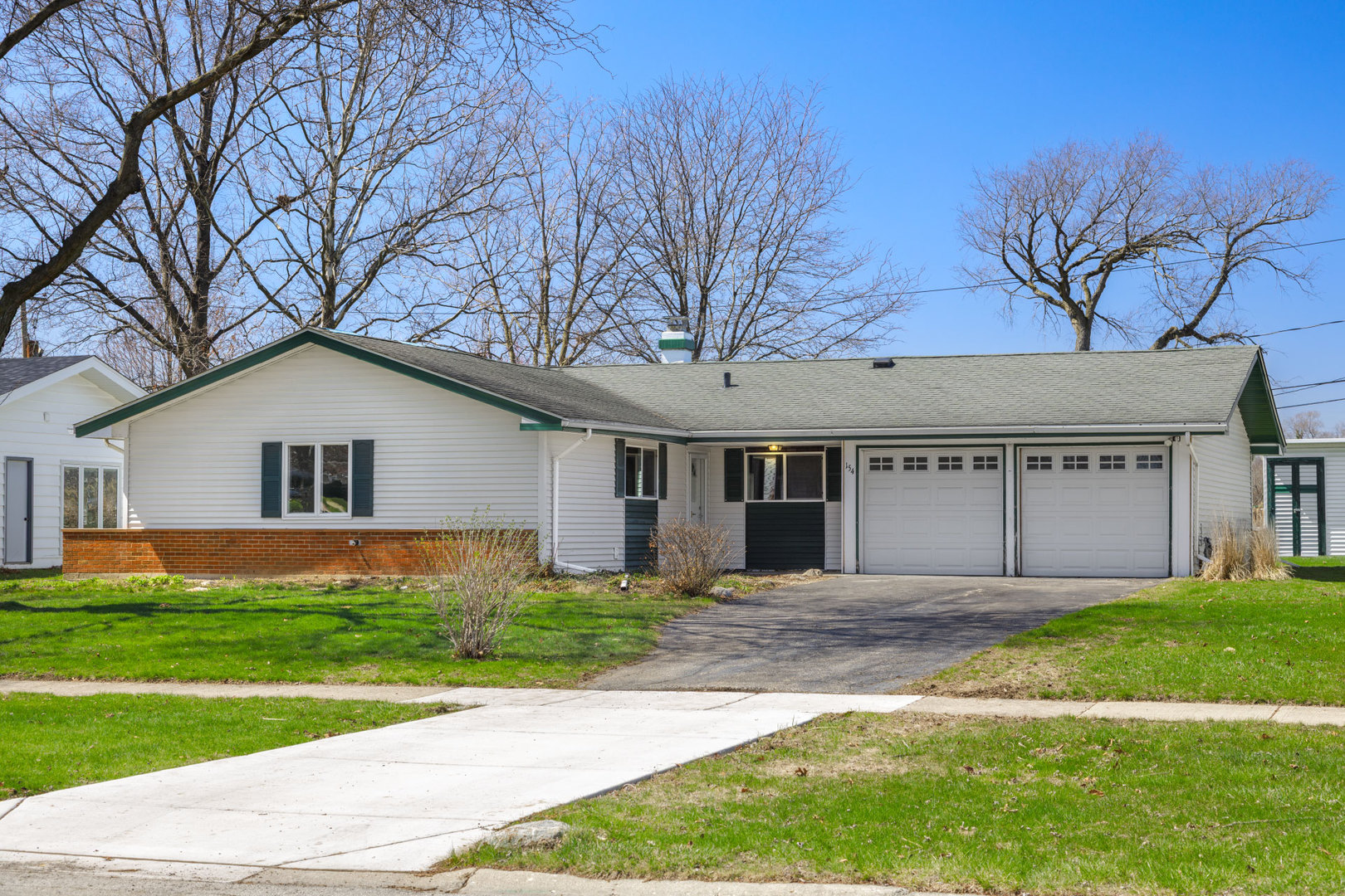 2s154 Lloyd Avenue Property Photo 1