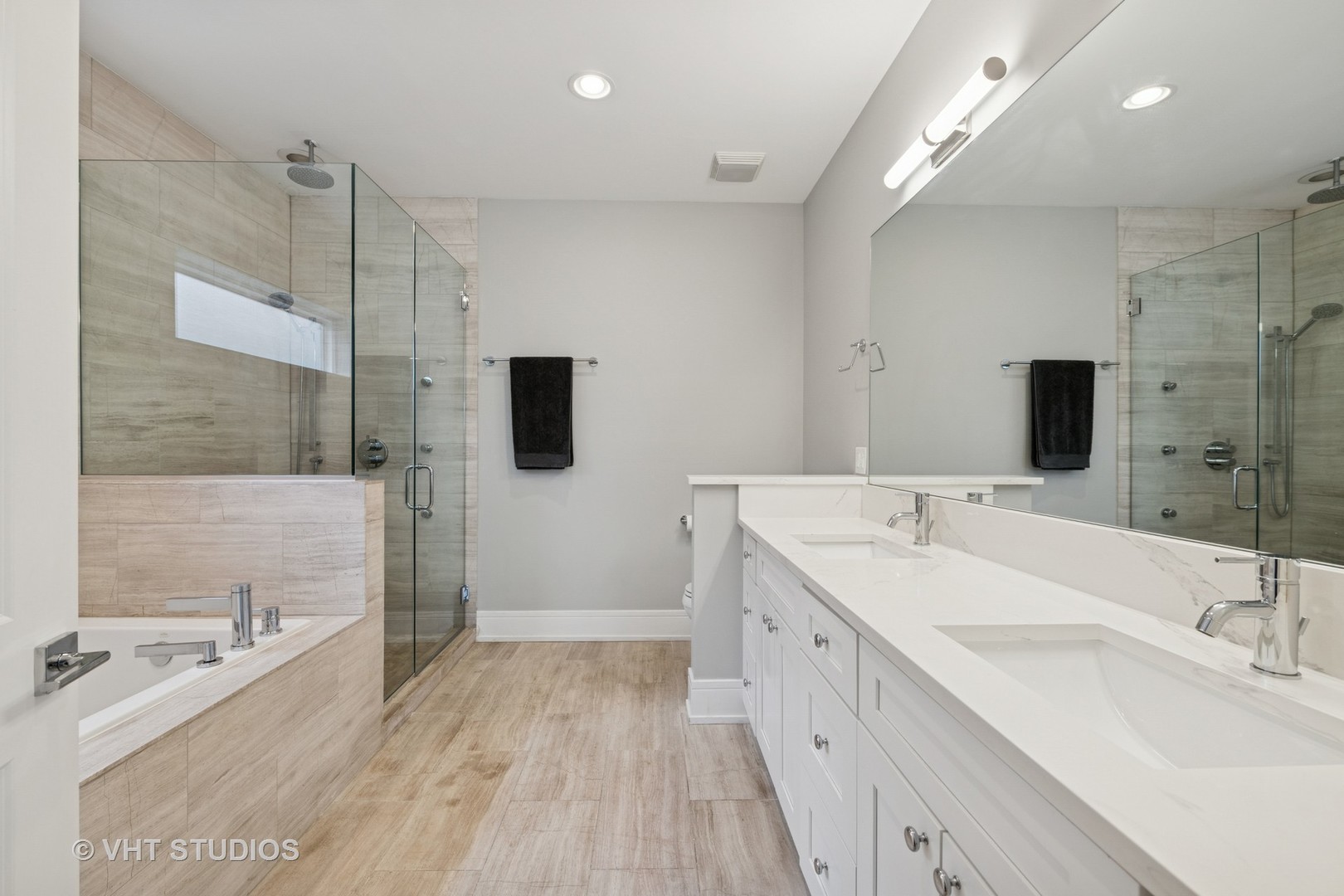 2733 N Maplewood Avenue Property Photo 7