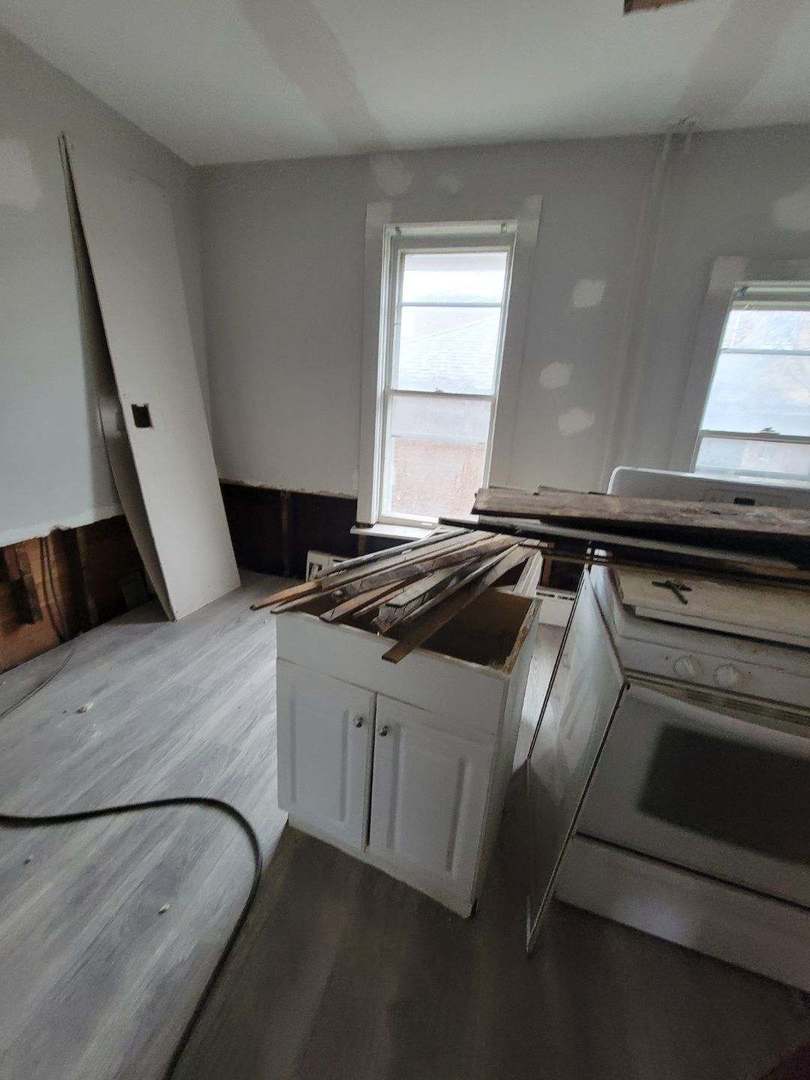 1411 Western Avenue Property Photo 11