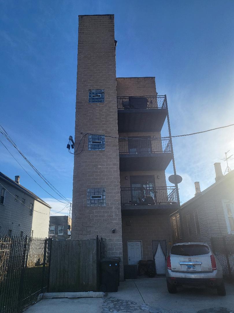 636 W 47th Street Property Photo 3
