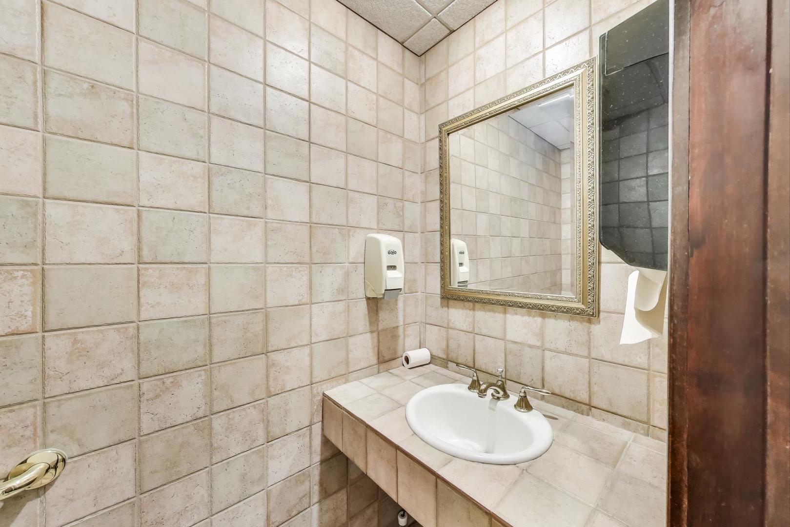 2649 W Peterson Avenue Property Photo 22