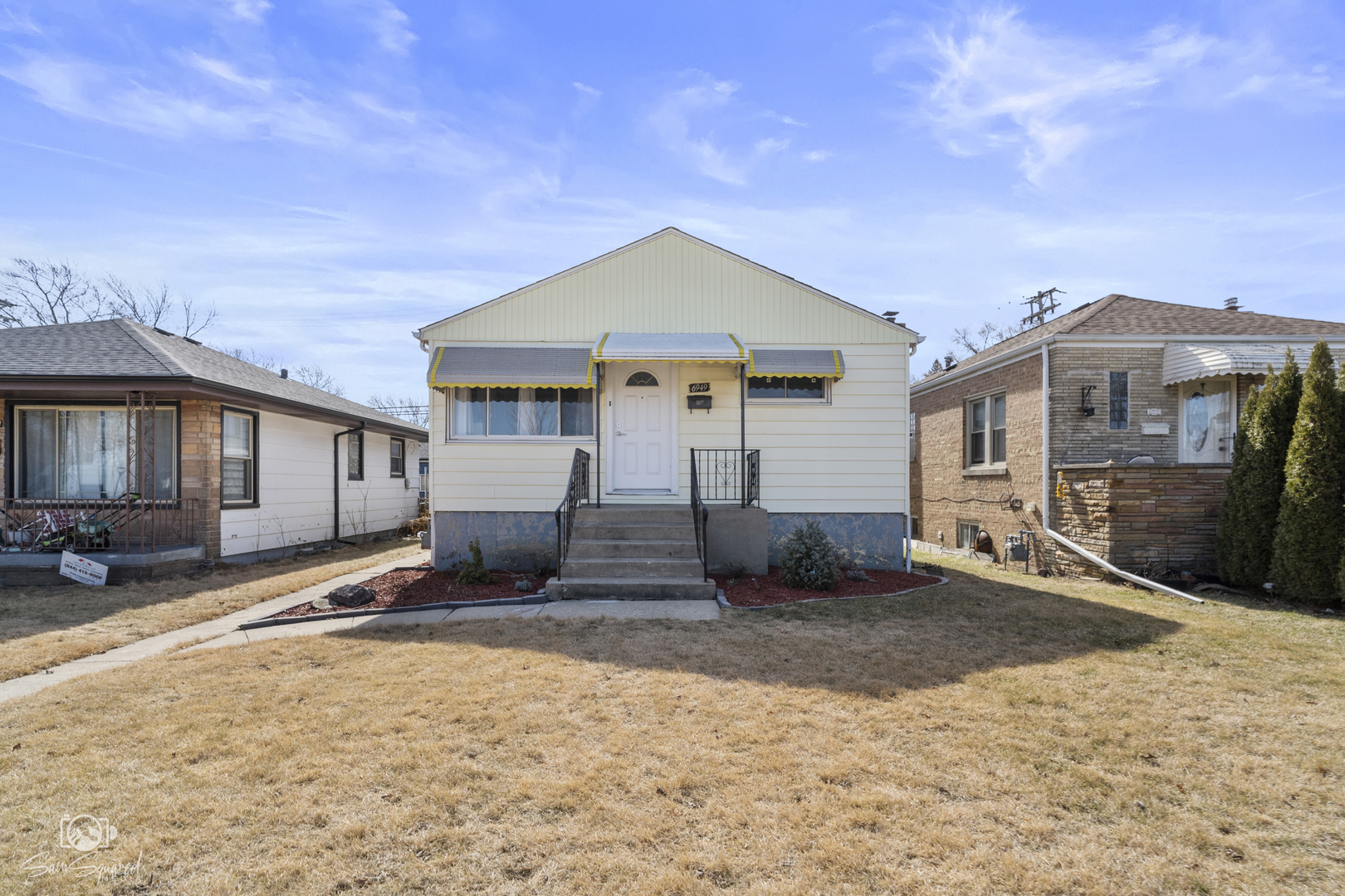 6949 W Montrose Avenue Property Photo