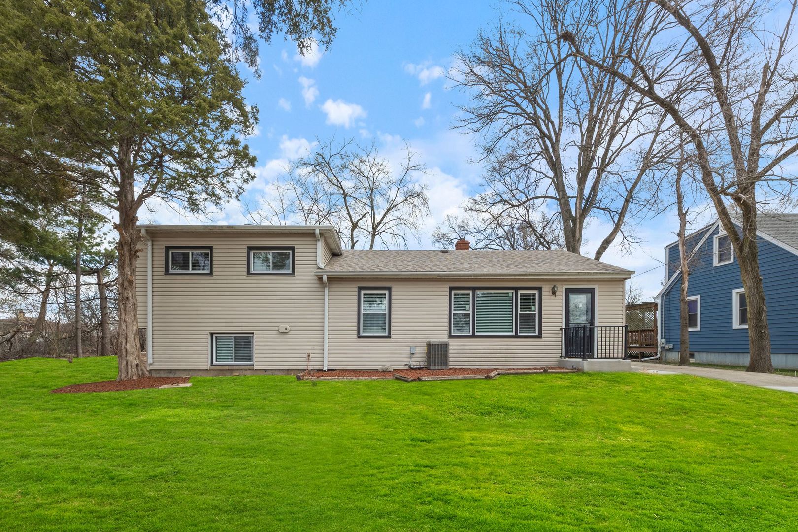 2n153 La Londe Avenue Property Photo