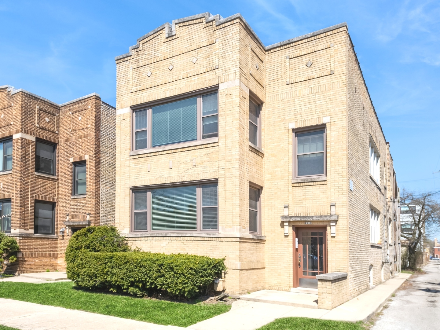 2614 W Lunt Avenue Property Photo