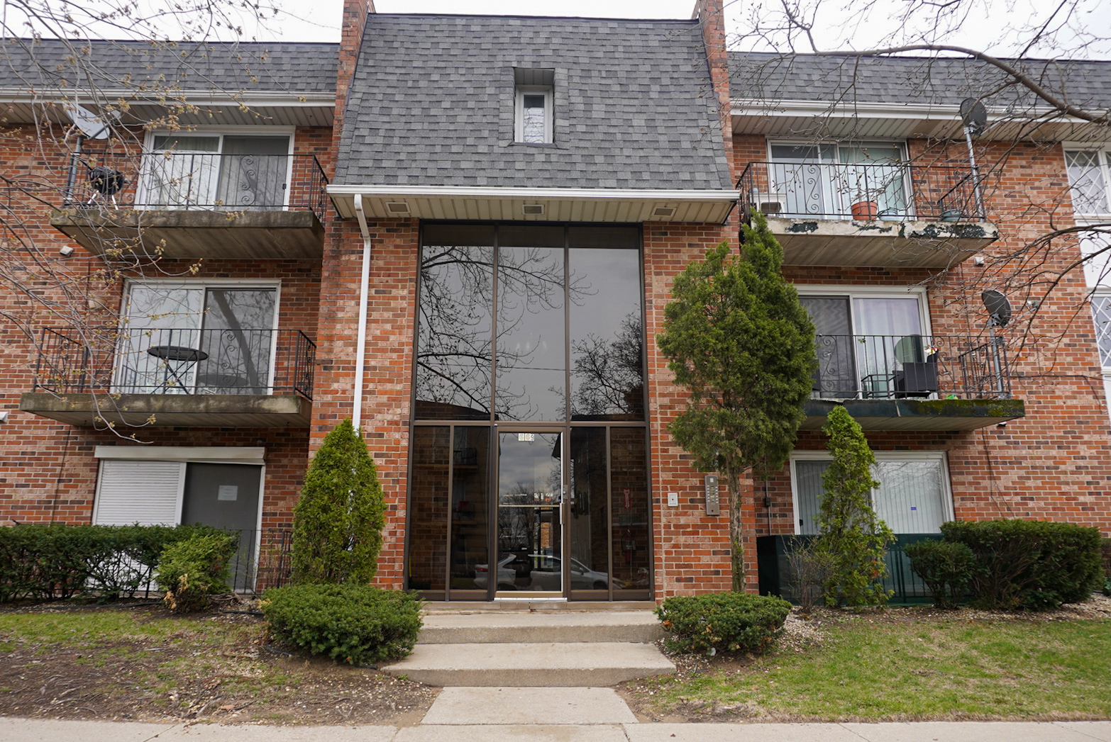 669 Chappel Avenue 3a Property Photo 1