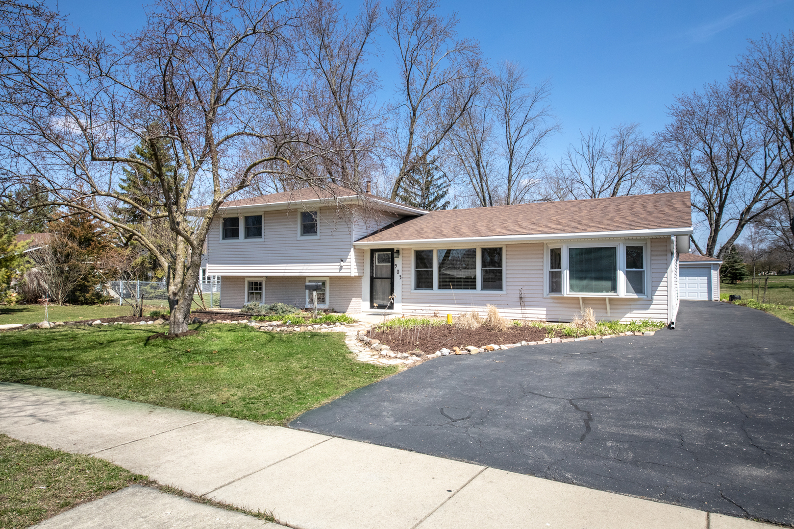 903 S Braintree Drive Property Photo
