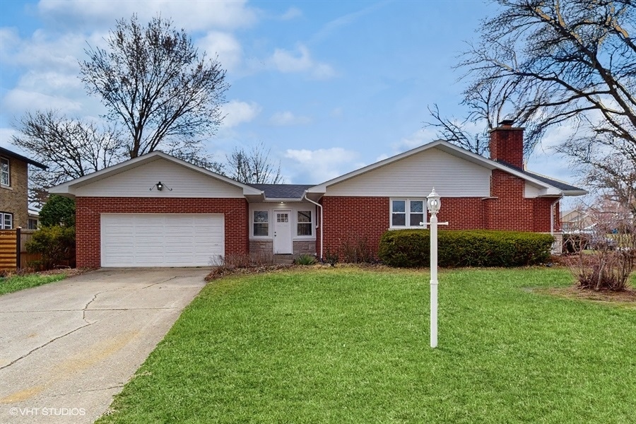 226 W Highland Drive Property Photo 3