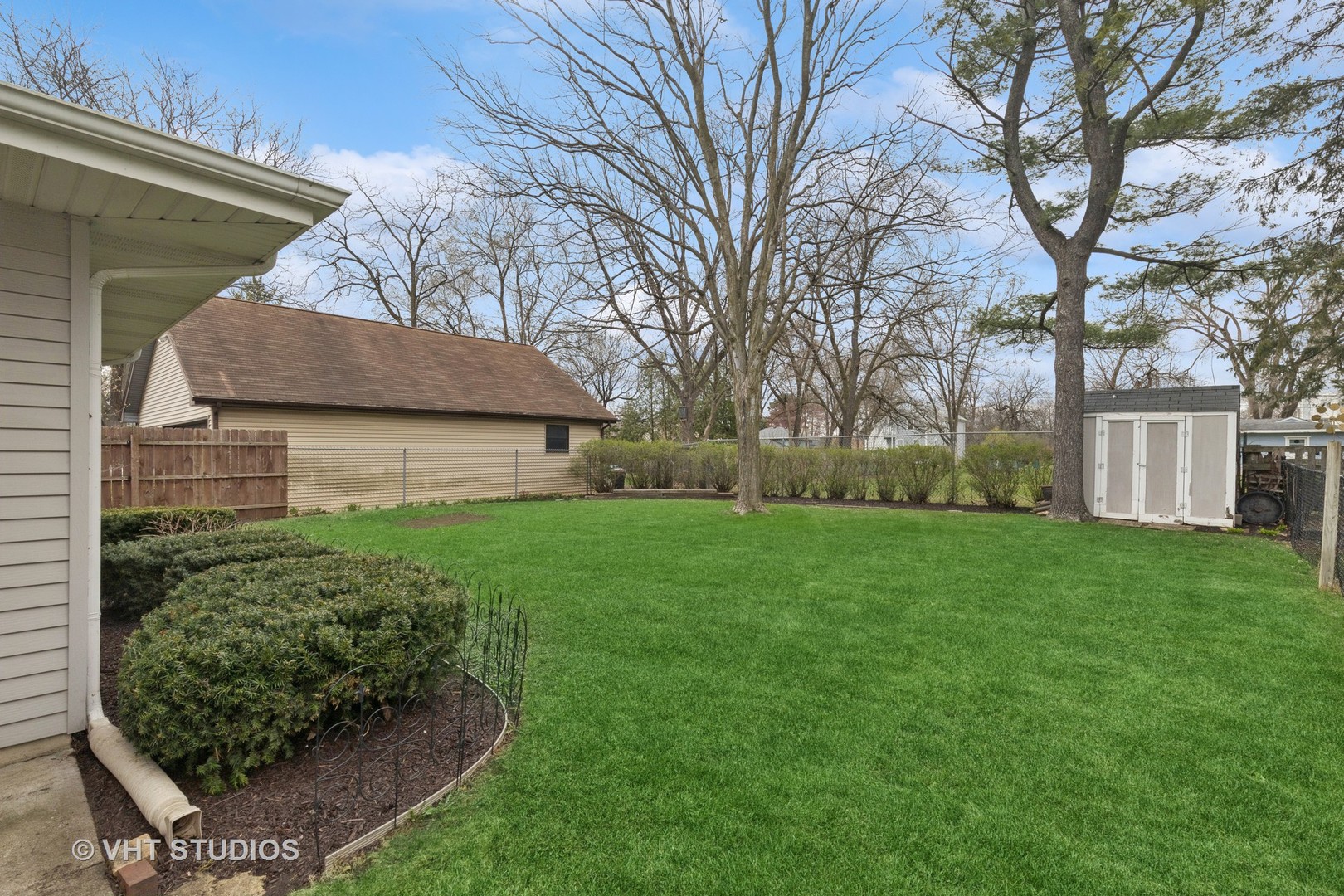 222 College Street Property Photo 4