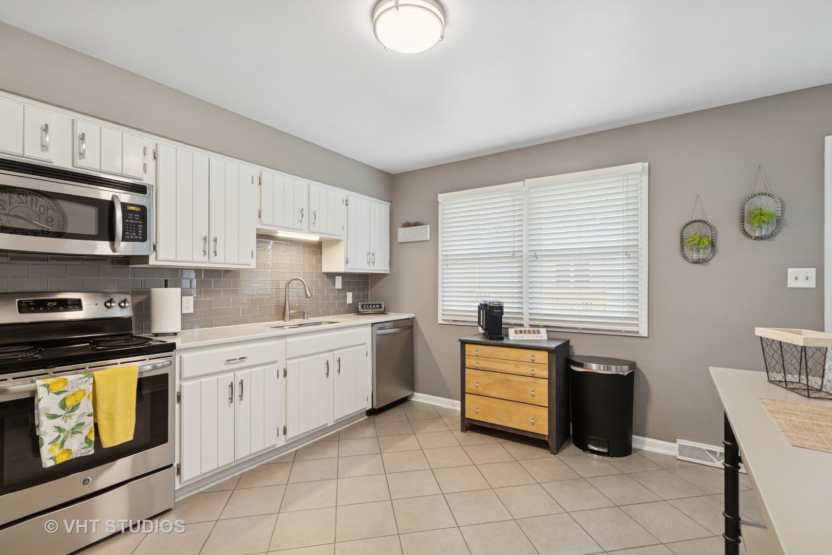 222 College Street Property Photo 9