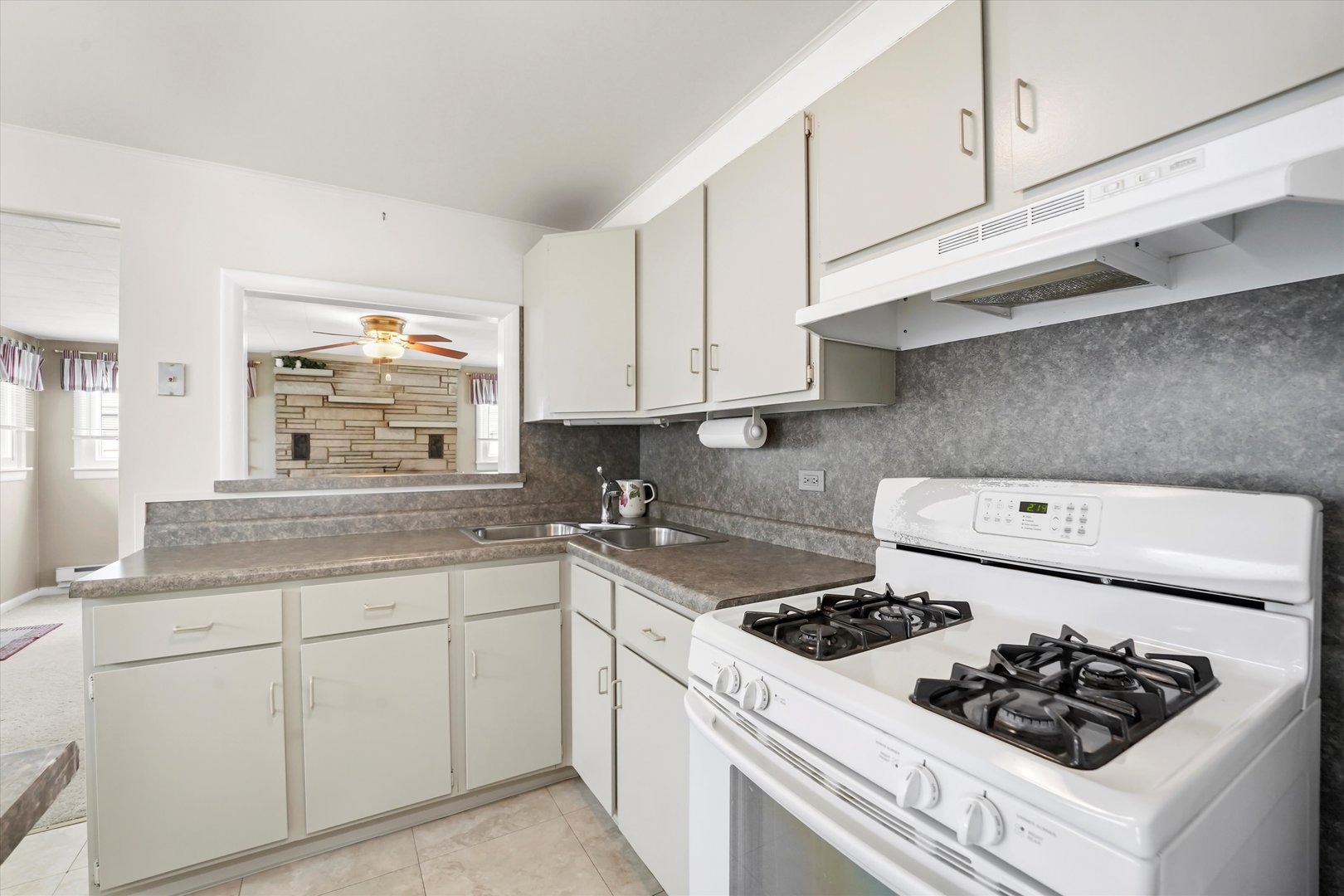 8870 S Corcoran Rd Property Photo 9