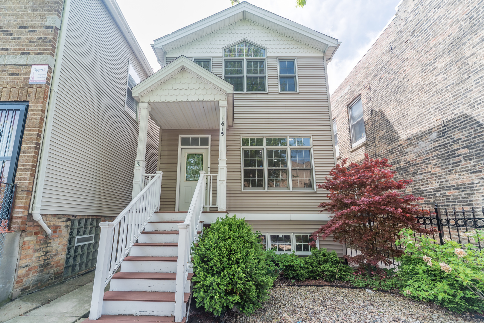 1615 W SUPERIOR Street Property Photo 1