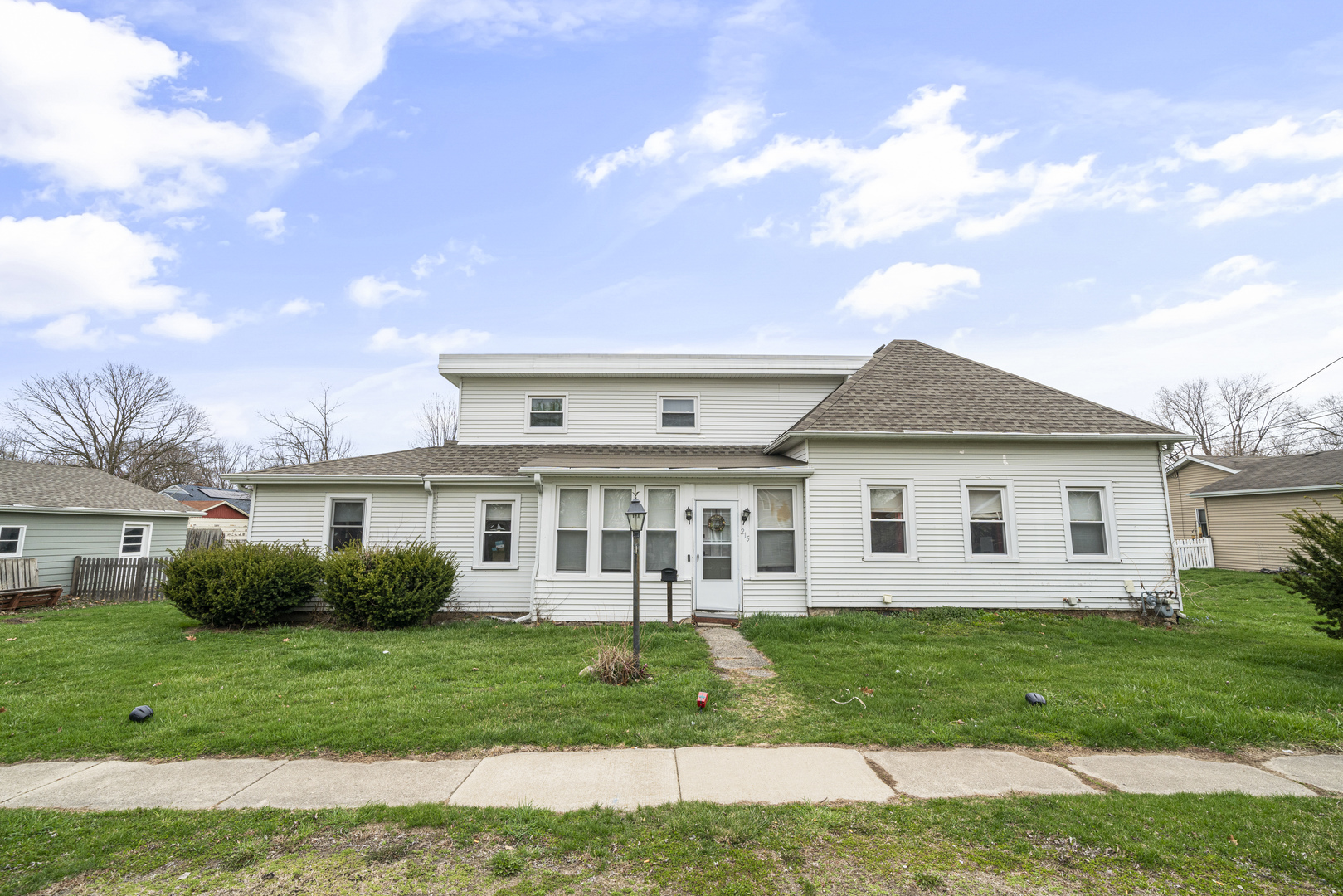 215 E Lee Street Property Photo