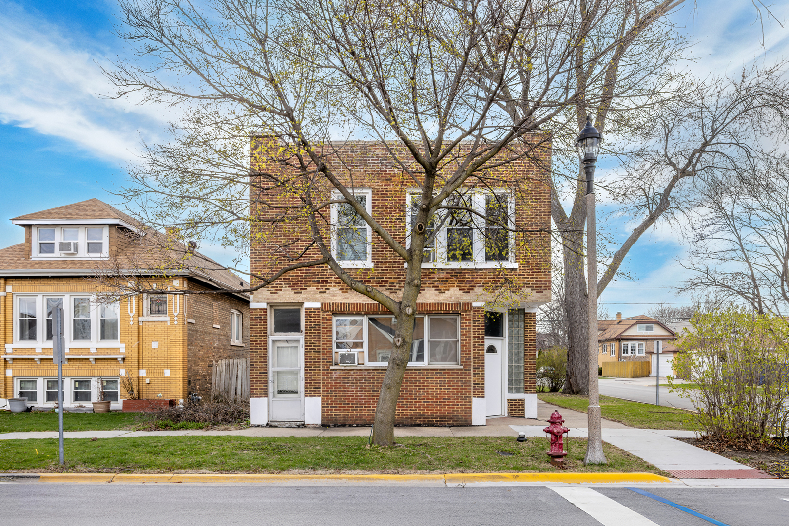 2500 Clarence Avenue Property Photo