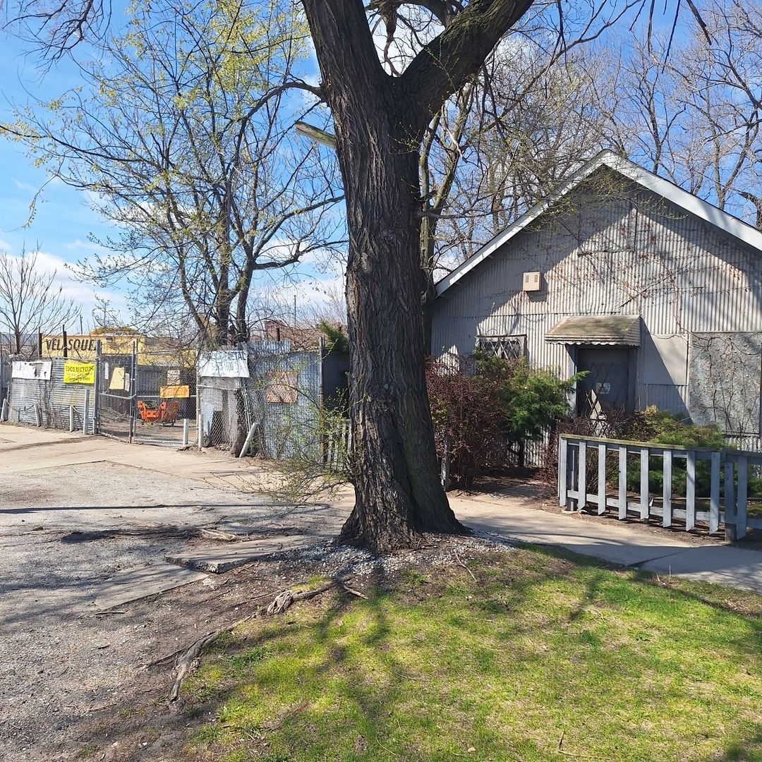 8224 S Vincennes Avenue Property Photo 4