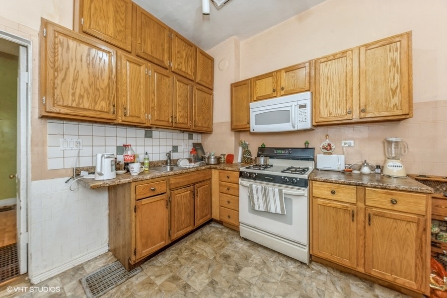 2347 W Maypole Avenue Property Photo 7