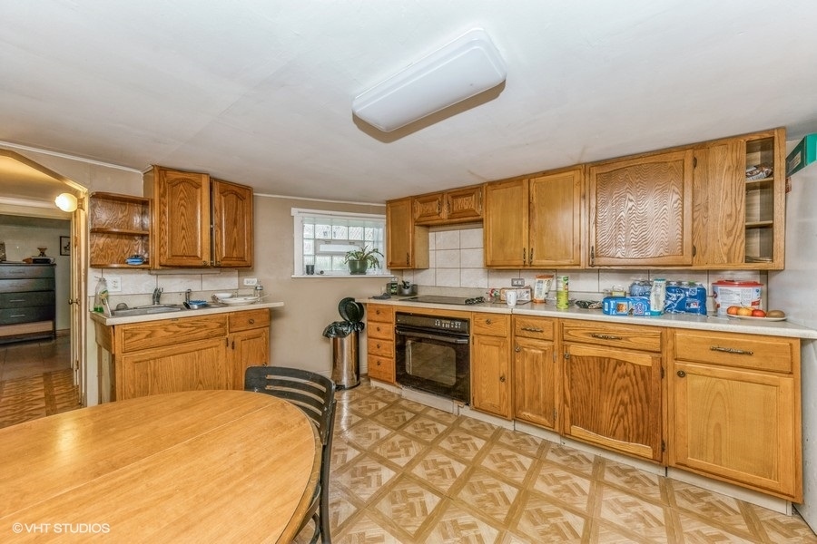 2347 W Maypole Avenue Property Photo 9
