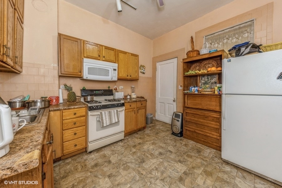 2347 W Maypole Avenue Property Photo 10