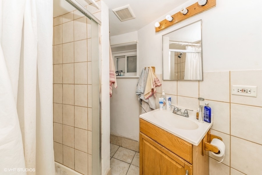 2347 W Maypole Avenue Property Photo 17