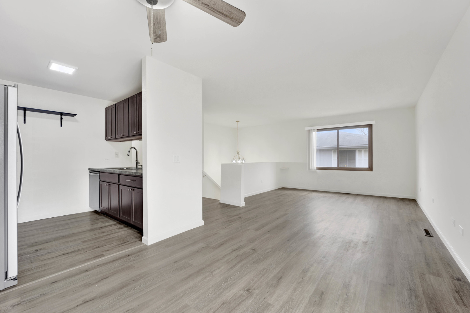 205 W Winchester Road Property Photo 3