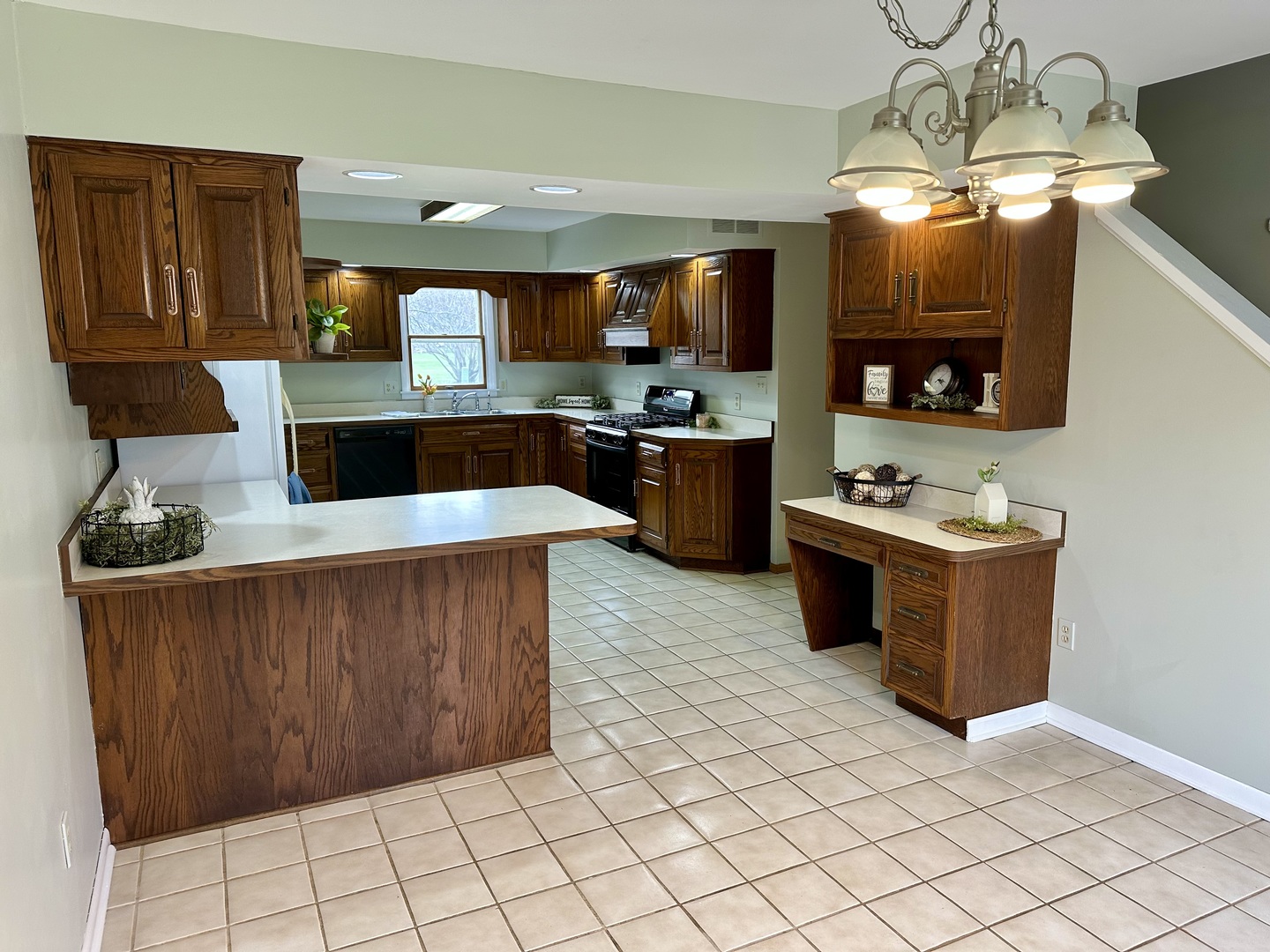 1665 Hilda Drive Property Photo 2