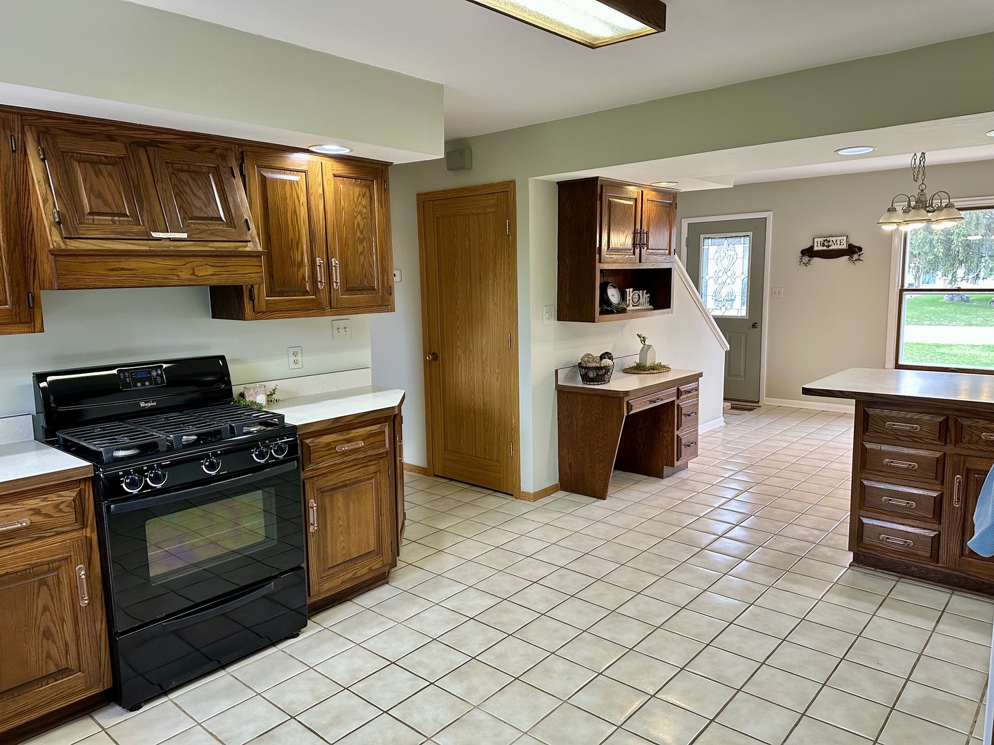1665 Hilda Drive Property Photo 3