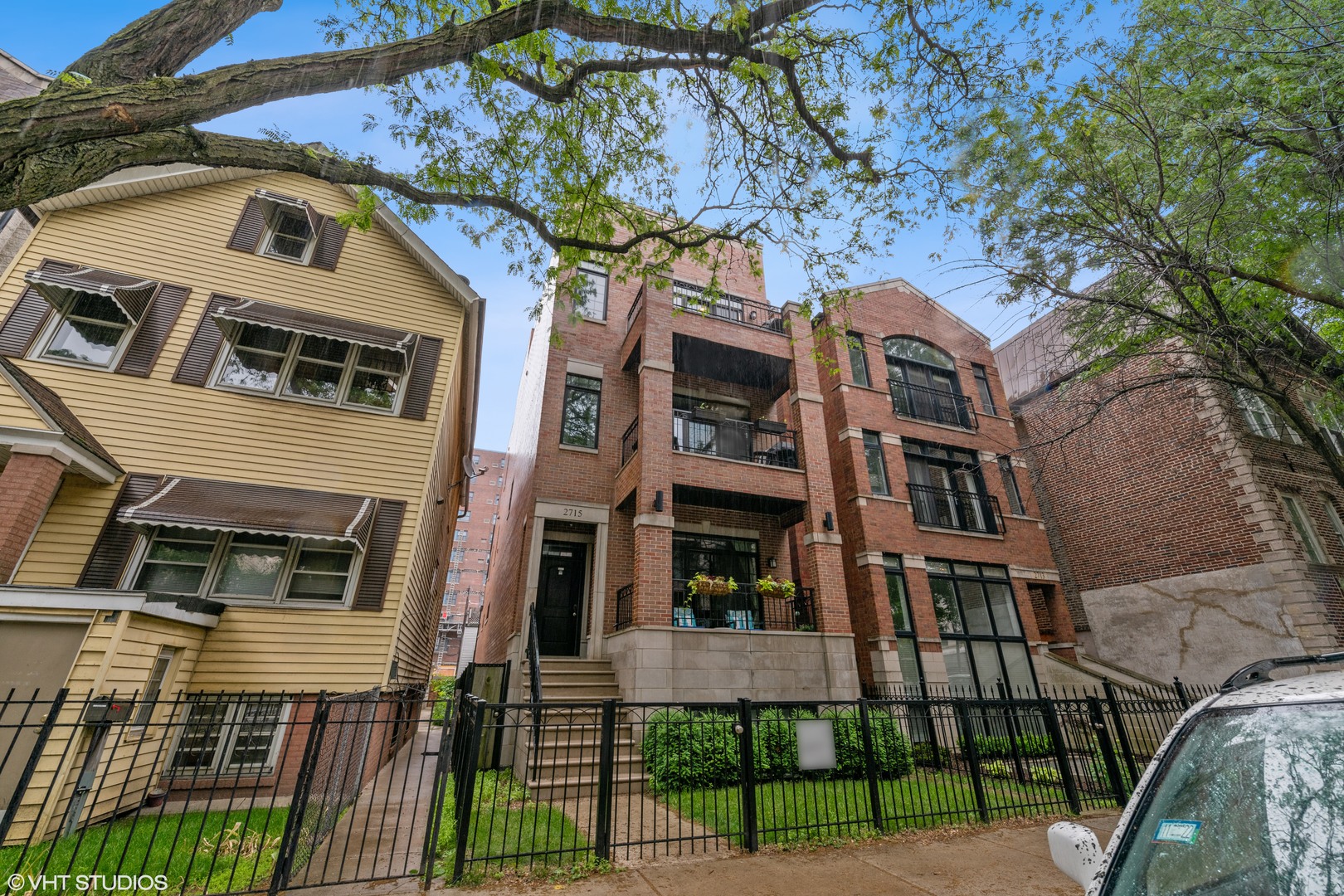 2715 N Kenmore Avenue 2 Property Photo 1