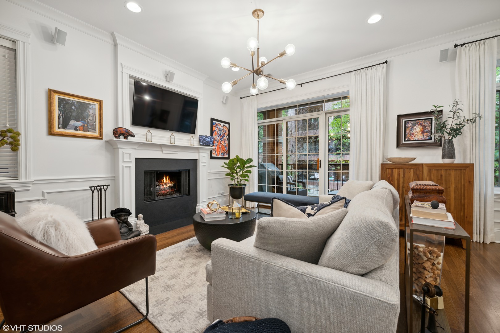 2715 N Kenmore Avenue 2 Property Photo 2