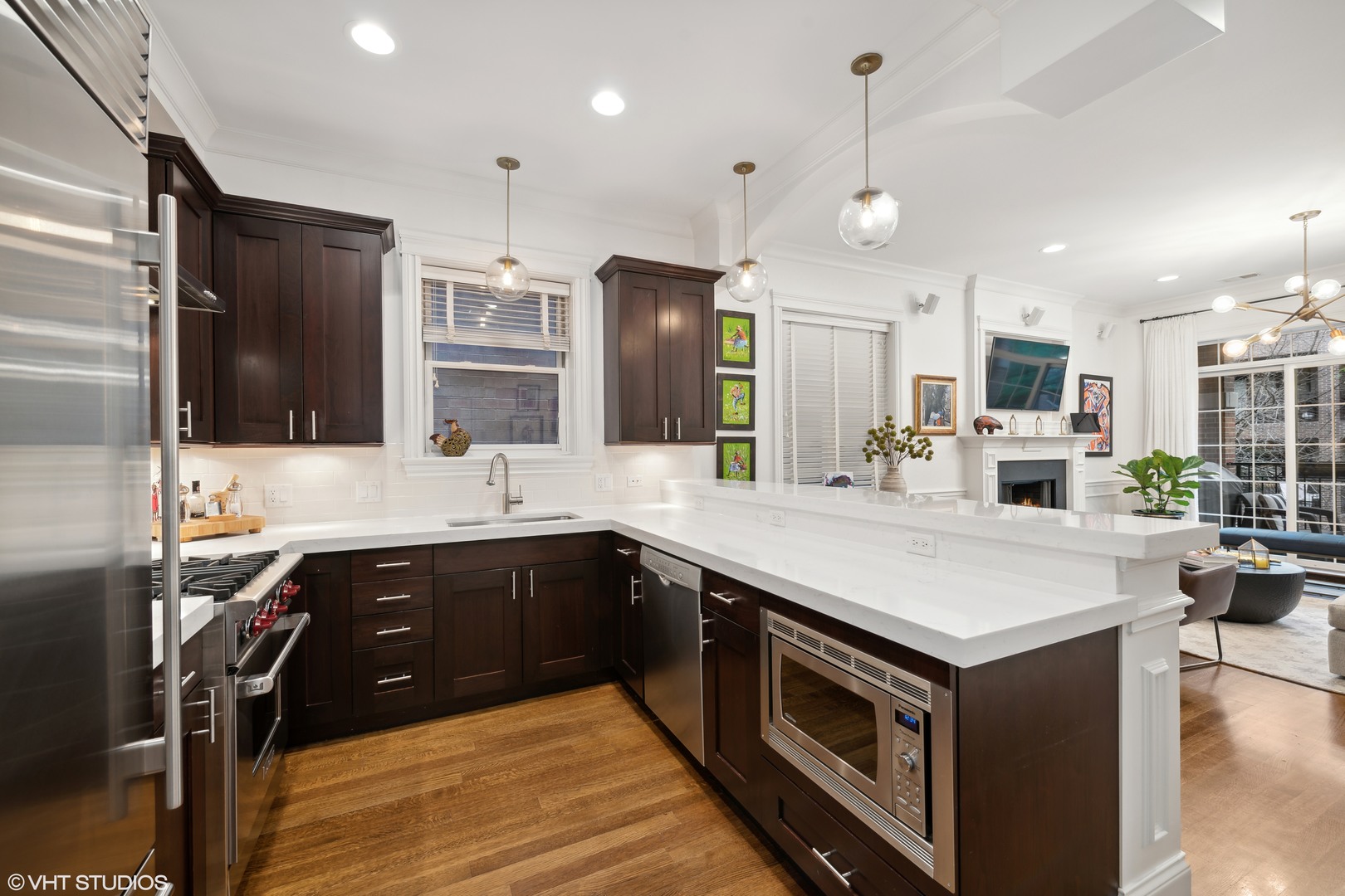 2715 N Kenmore Avenue 2 Property Photo 6