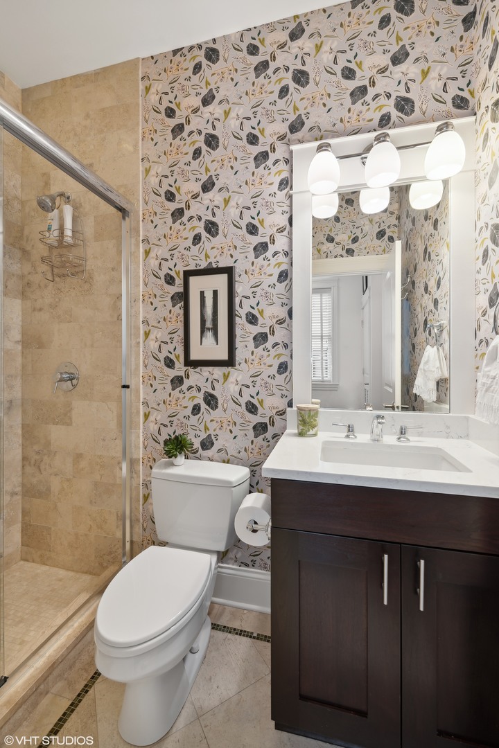 2715 N Kenmore Avenue 2 Property Photo 12