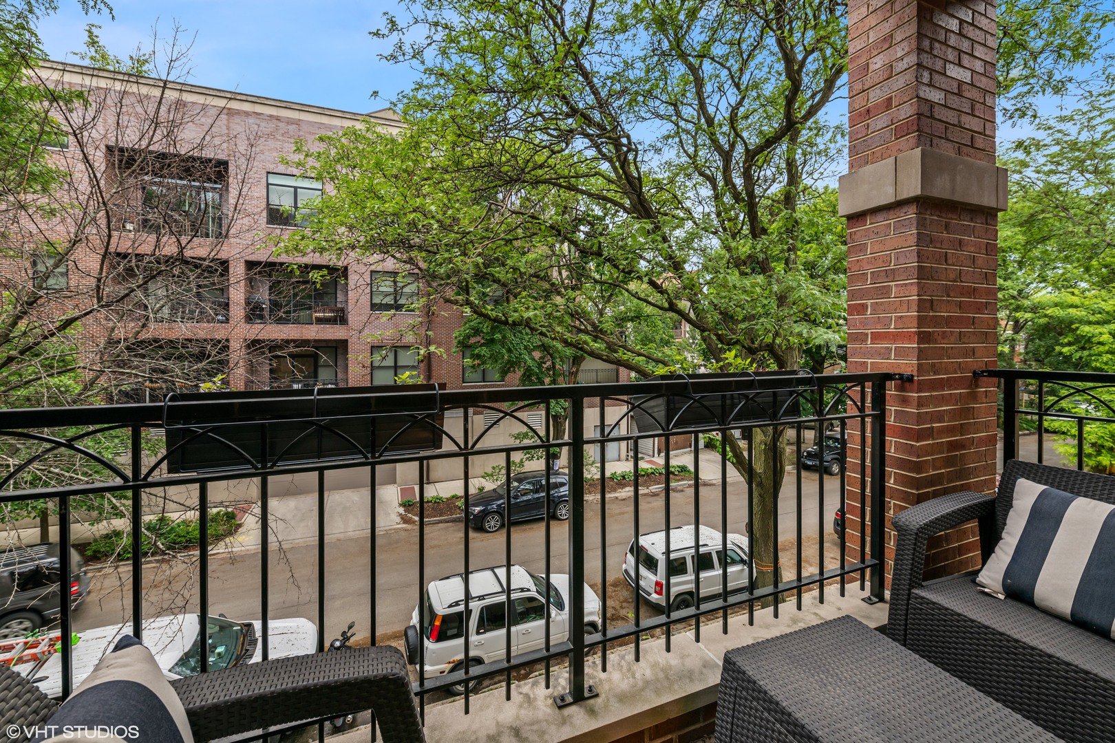 2715 N Kenmore Avenue 2 Property Photo 13