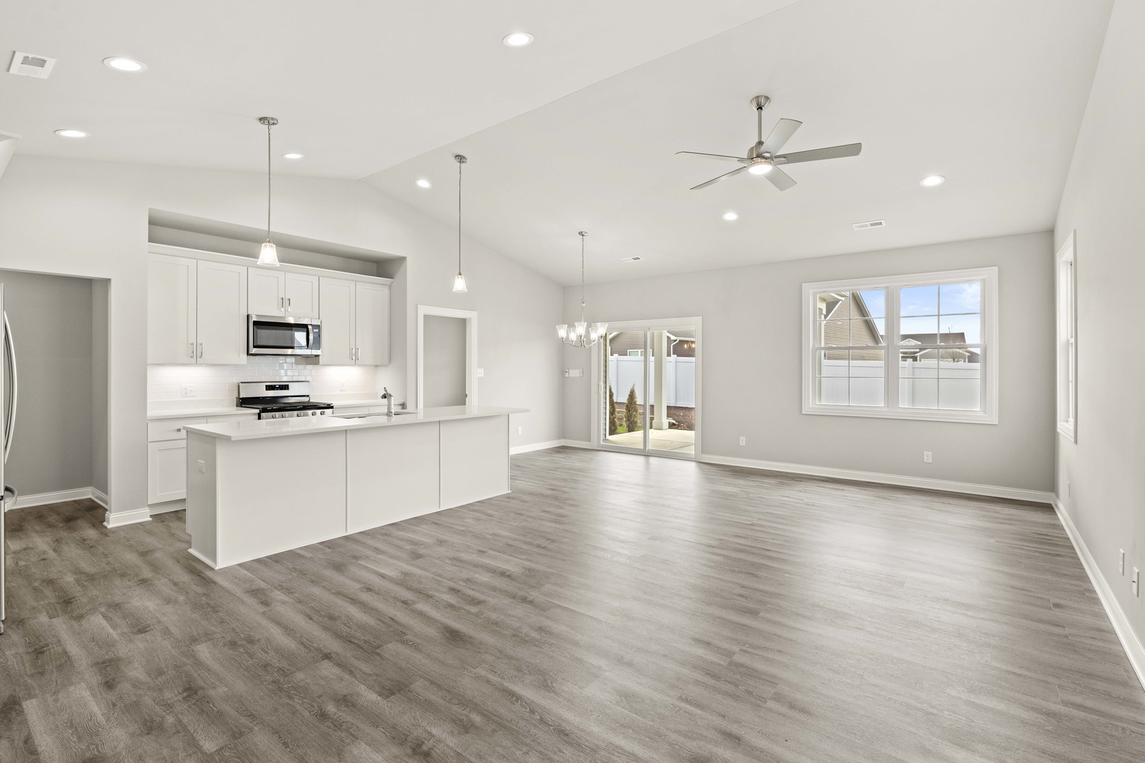 6373 Jasmine Avenue Property Photo 3