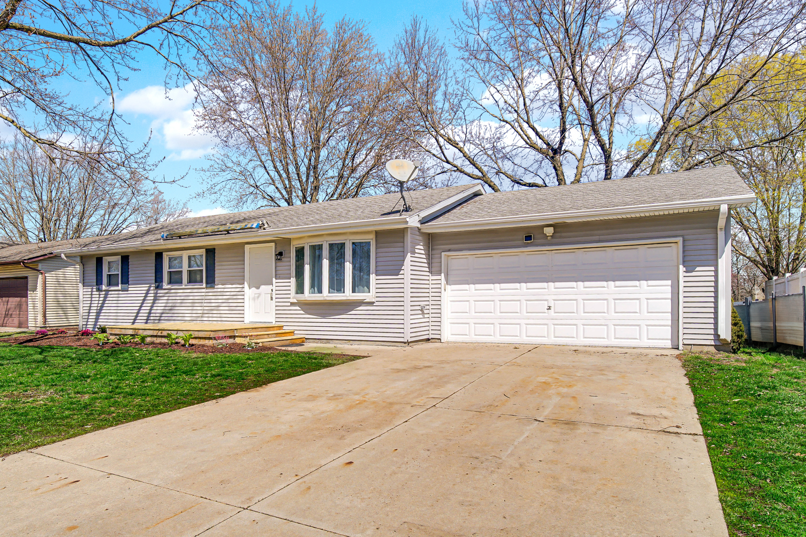 566 Pierce Avenue Property Photo