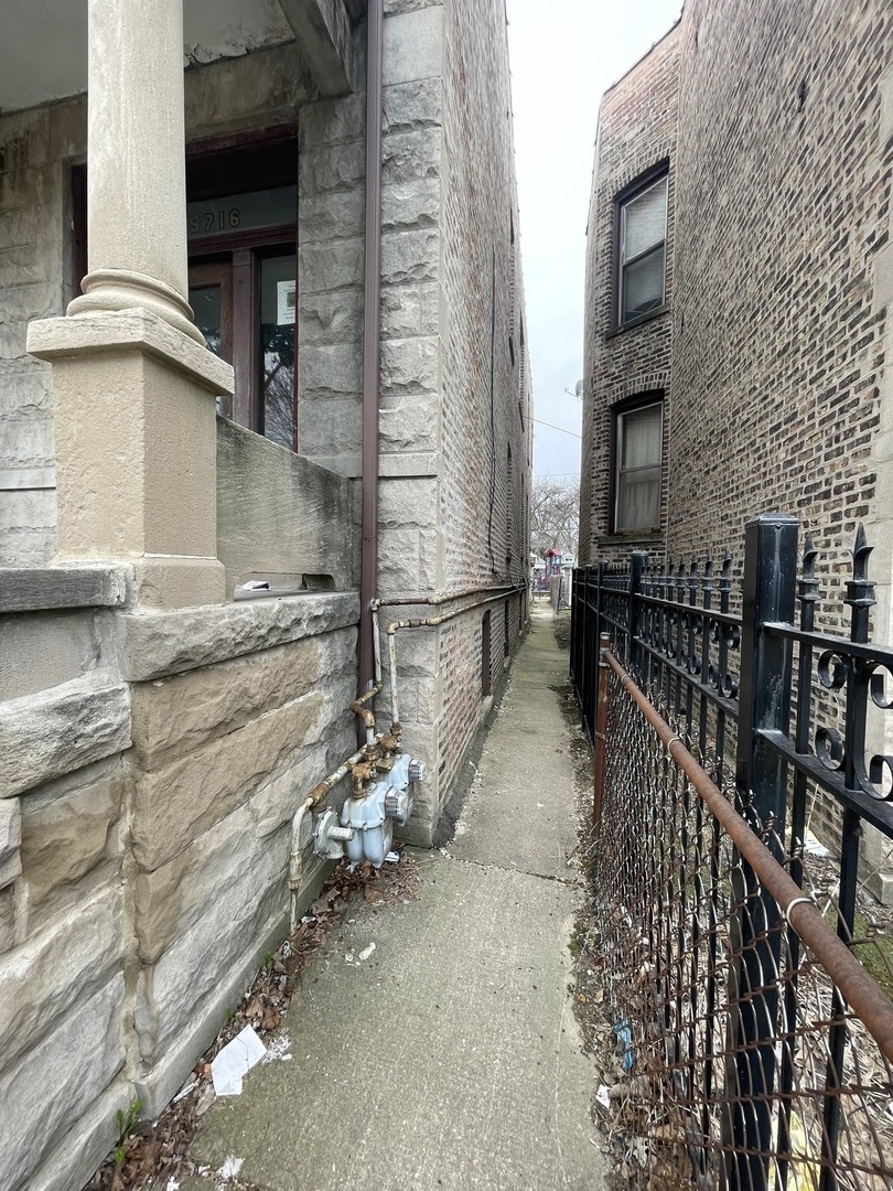 5716 S May Street Property Photo 2