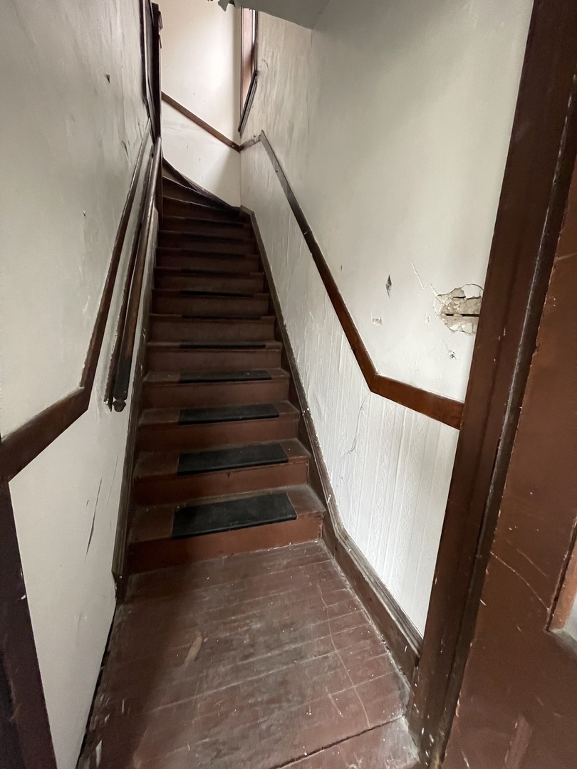 5716 S May Street Property Photo 4