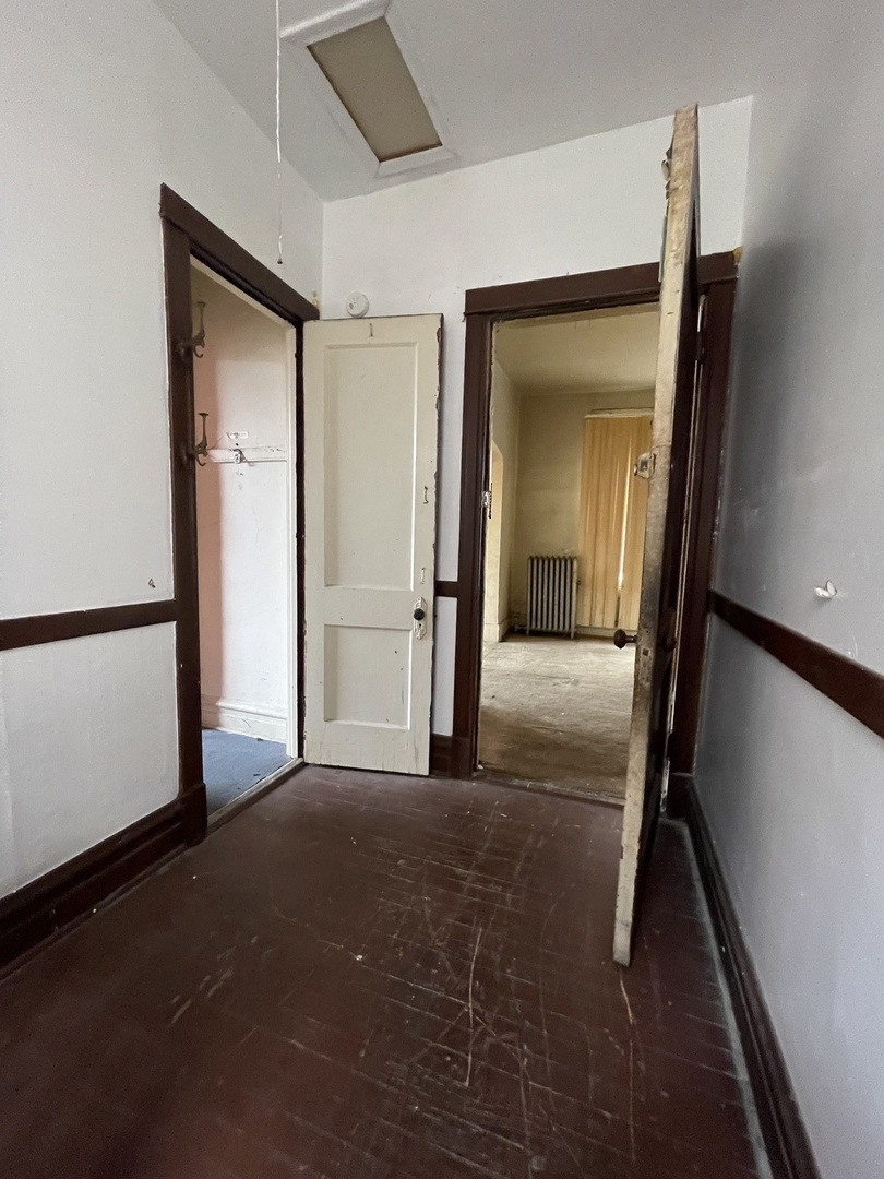 5716 S May Street Property Photo 6