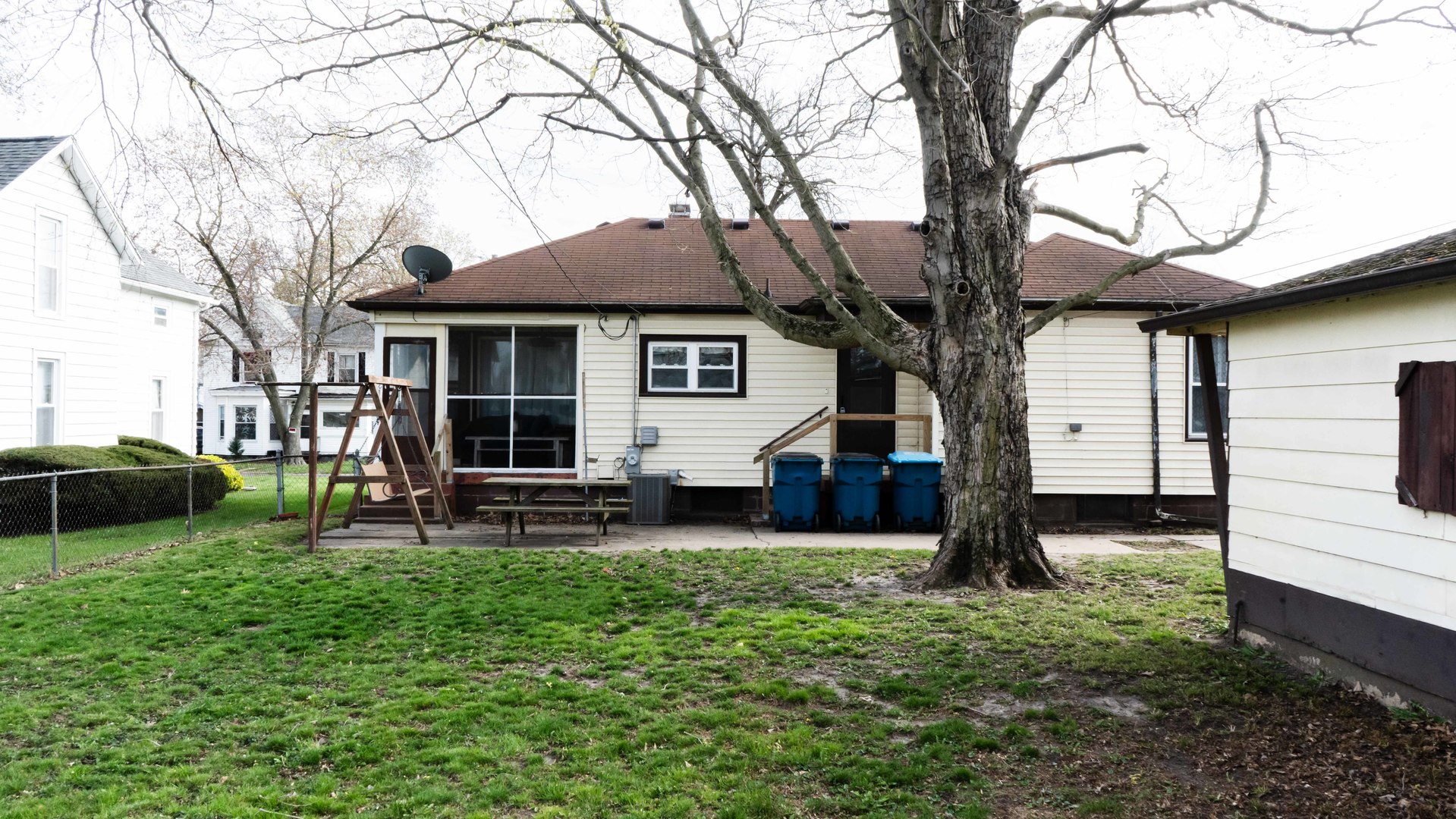 819 E Water Street Property Photo 17