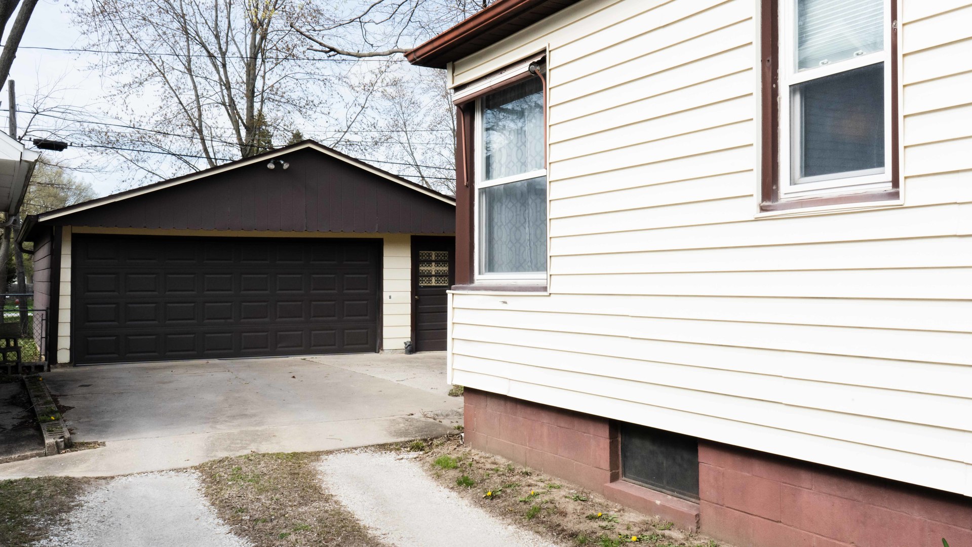 819 E Water Street Property Photo 19