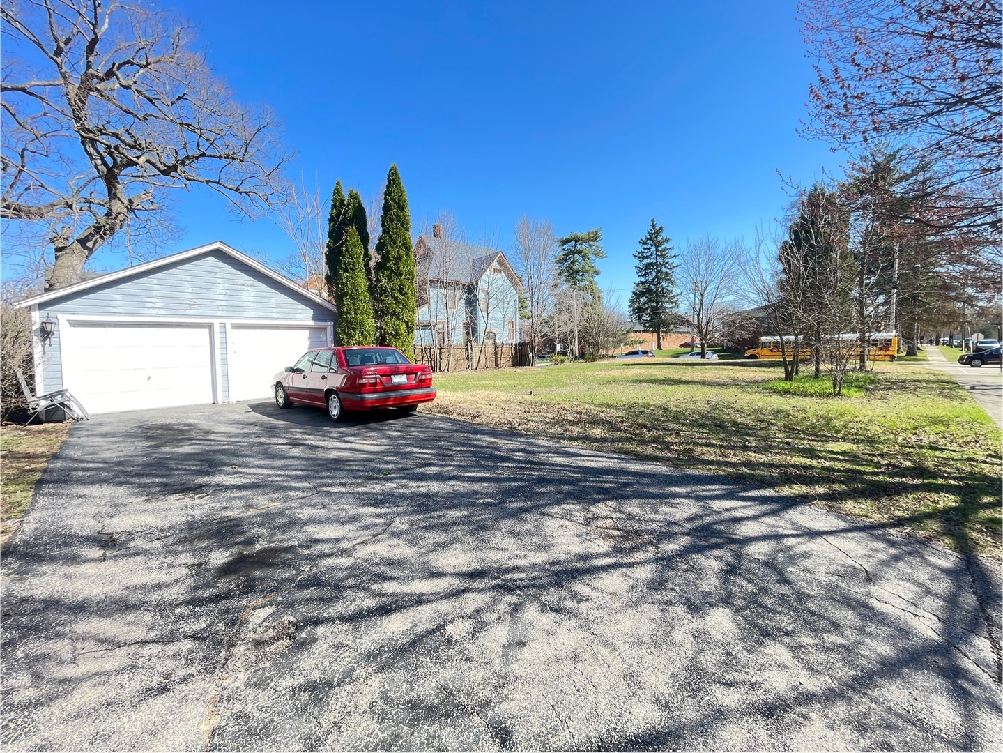 552 E Chicago Street Property Photo 1