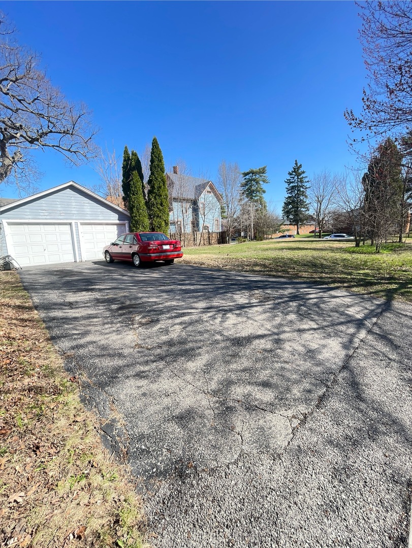 552 E Chicago Street Property Photo 2