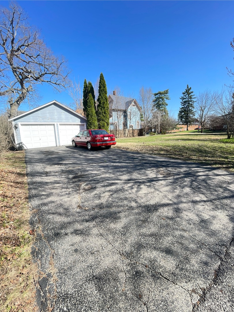 552 E Chicago Street Property Photo 3