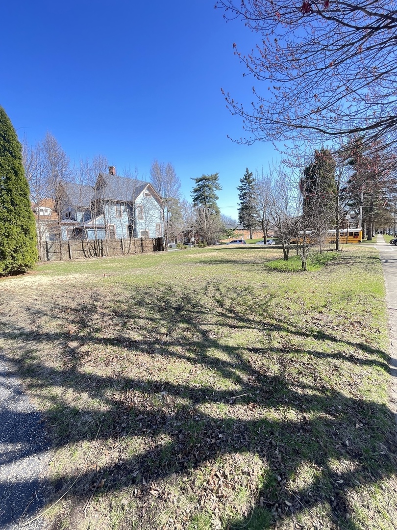 552 E Chicago Street Property Photo 5