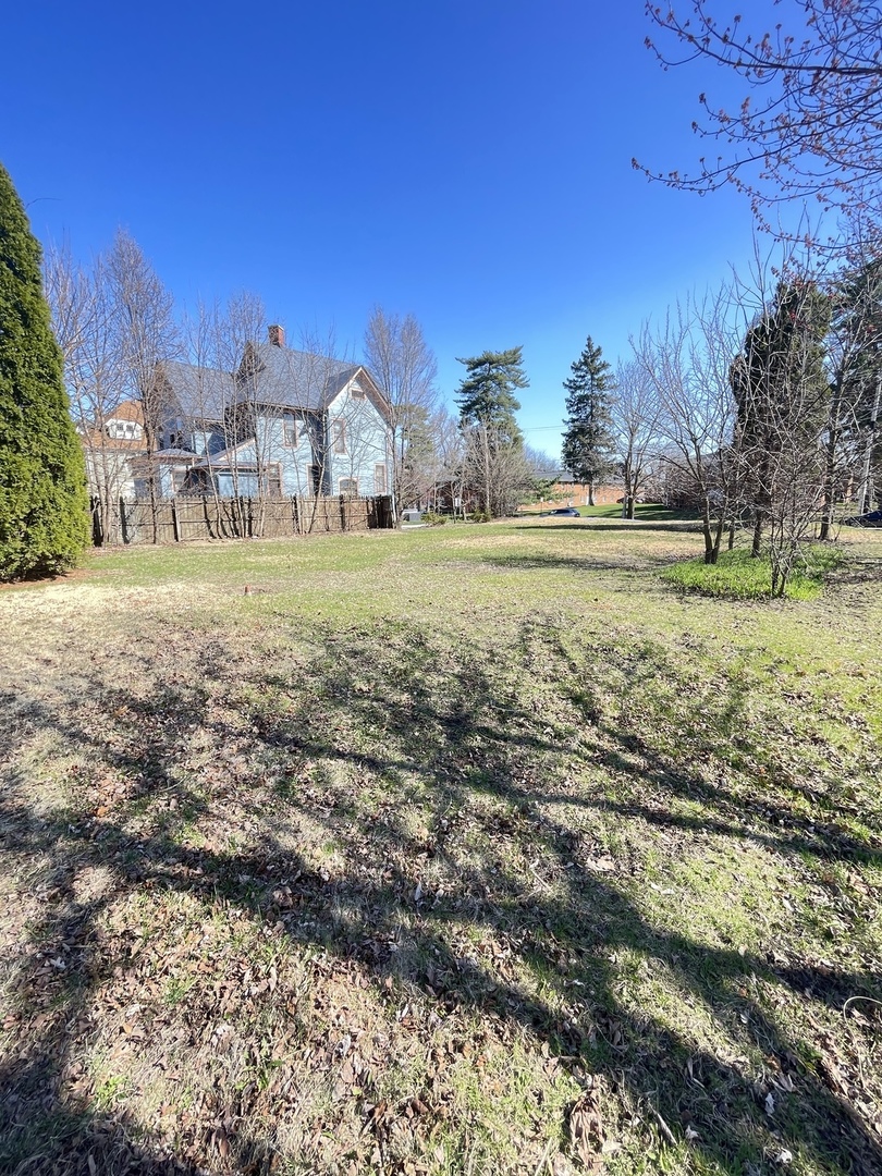 552 E Chicago Street Property Photo 6