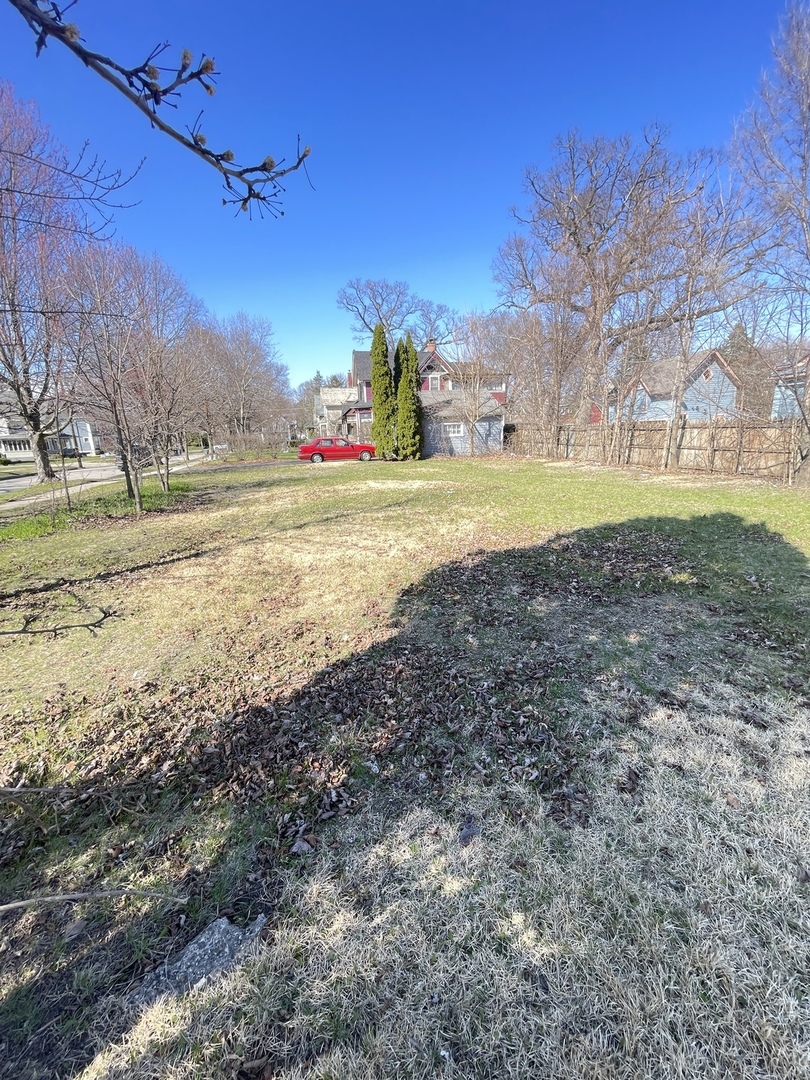 552 E Chicago Street Property Photo 9